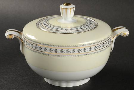 Laurel Sugar Bowl & Lid