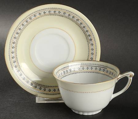 Laurel Flat Cup & Saucer Set