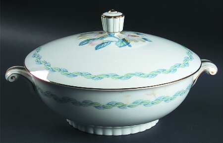 Magnolia Round Covered Vegetable