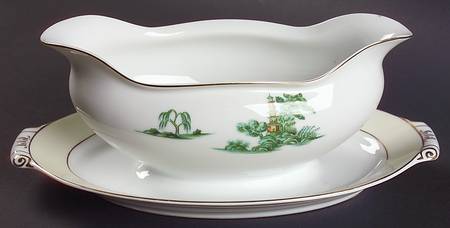 Manchu Gravy Boat with Attached Underplate