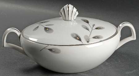 Oriental Pine Round Covered Vegetable