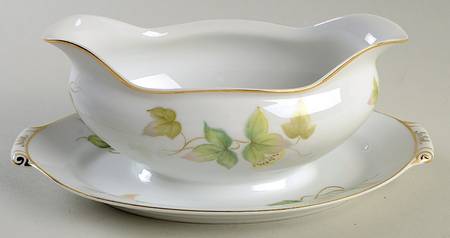 Ravenna Gravy Boat with Attached Underplate