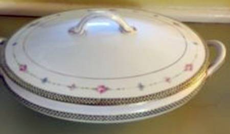 11634 Oval Covered Vegetable