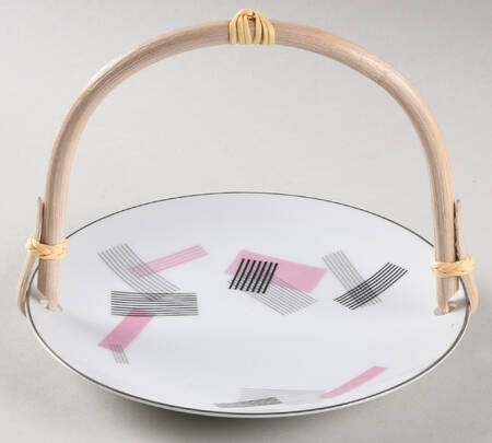 1357 5 3/8"-5 5/8" Bamboo Handled Serving Plate  HC