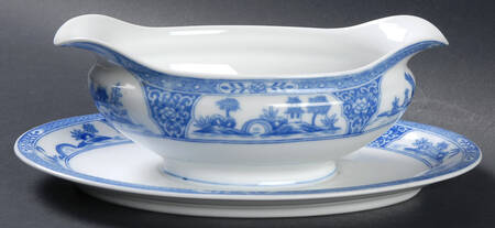 16033 Gravy Boat with Attached Underplate