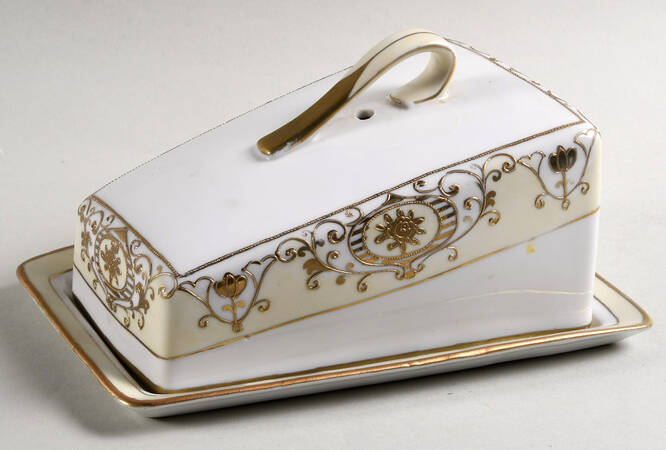 175 Cheese Dish with Lid (Wedge)