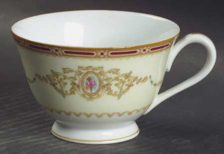 1802 Footed Cup