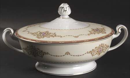 1802 Round Covered Vegetable