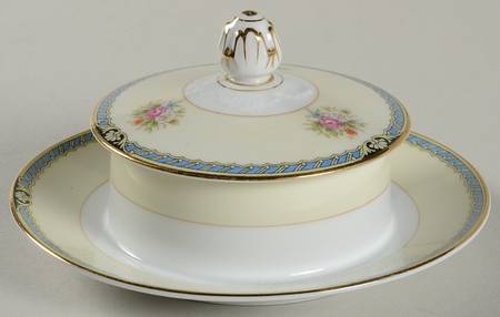 1850 Round Covered Butter with Attached Underplate