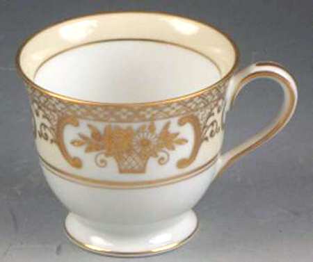 5567 Footed Cup