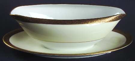5187 Gravy Boat with Attached Underplate