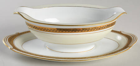 5289 Gravy Boat with Attached Underplate