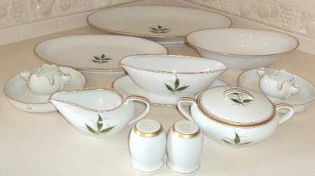 5356 Gravy Boat with Attached Underplate