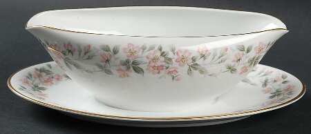 5415 Gravy Boat with Attached Underplate