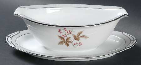 5447 Gravy Boat with Attached Underplate