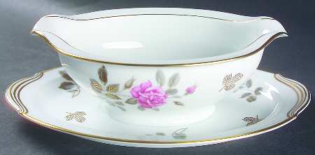 5475 Gravy Boat with Attached Underplate