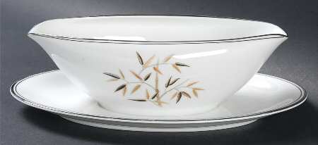 5513 Gravy Boat with Attached Underplate