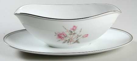 5516 Gravy Boat with Attached Underplate