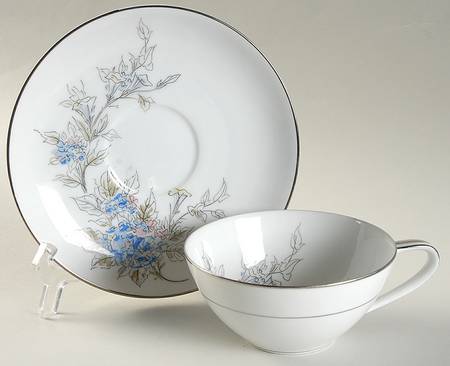 5520 Flat Cup & Saucer Set