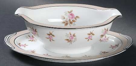5560 Gravy Boat with Attached Underplate