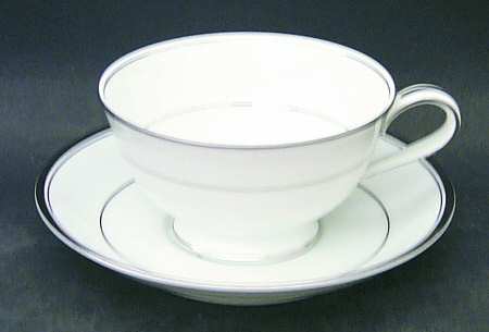 5572 Footed Cup & Saucer Set