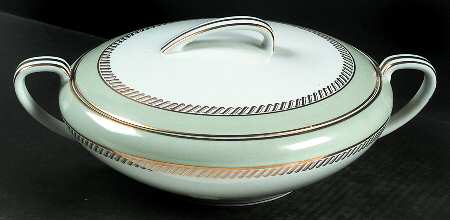 5583 Round Covered Vegetable