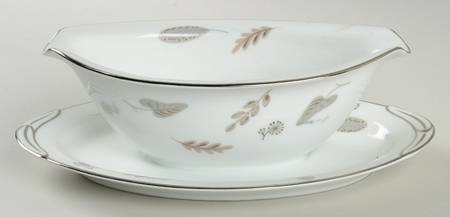 5688 Gravy Boat with Attached Underplate