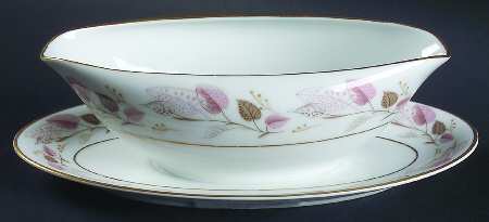 5692 Gravy Boat with Attached Underplate