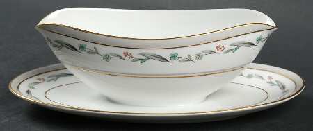 5695 Gravy Boat with Attached Underplate