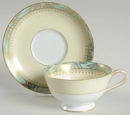 667 Footed Cup & Saucer Set