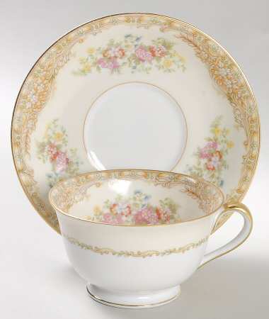 98846 Footed Cup & Saucer Set