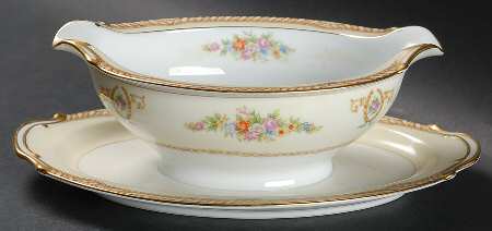 Abelia Gravy Boat with Attached Underplate