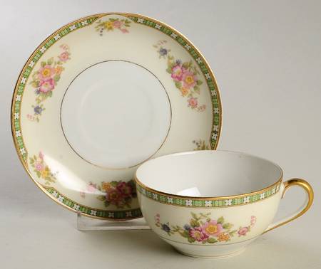 Adrian Flat Cup & Saucer Set