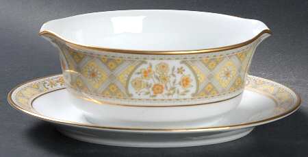 Aida Gravy Boat with Attached Underplate