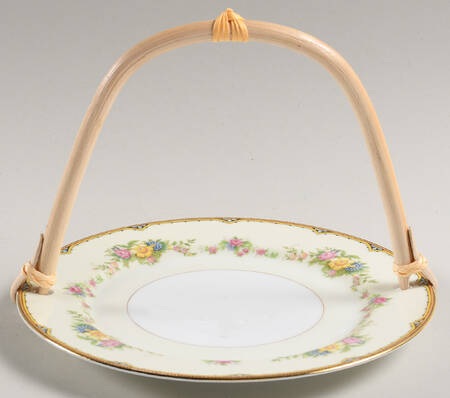 Aileen 5 3/8"-5 5/8" Bamboo Handled Serving Plate  HC
