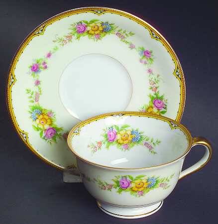 Aileen Footed Cup & Saucer Set