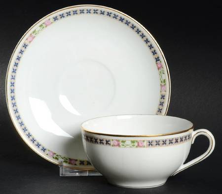 The Alais Flat Cup & Saucer Set