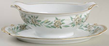 Alameda Gravy Boat with Attached Underplate