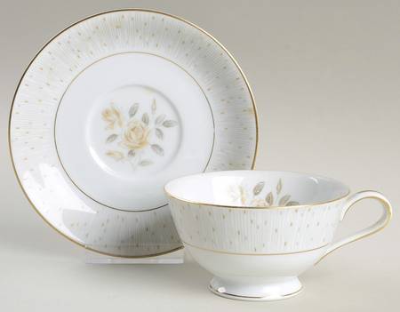 Alberta Footed Cup & Saucer Set