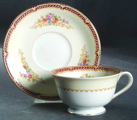 Alberta Footed Cup & Saucer Set