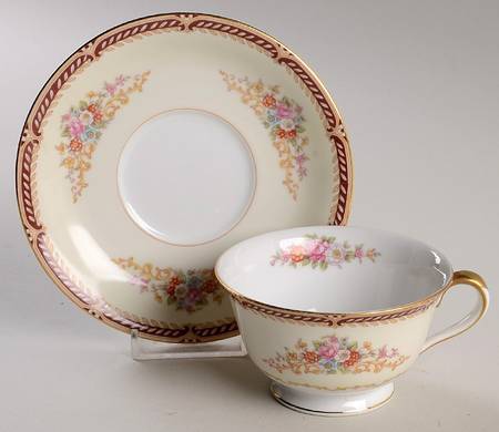 Alberta Footed Cup & Saucer Set