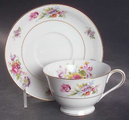 Aldea Footed Cup & Saucer Set