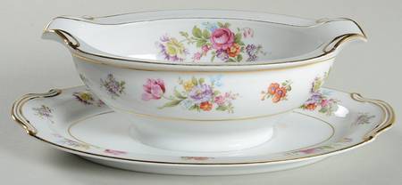Aldea Gravy Boat with Attached Underplate