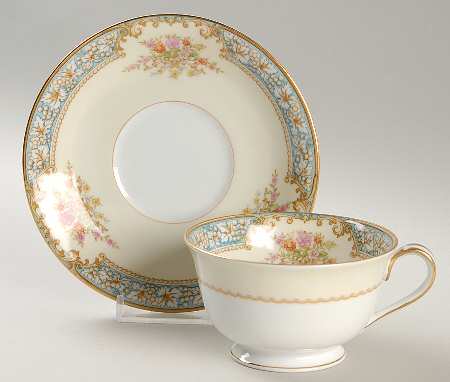 Alexis Footed Cup & Saucer Set