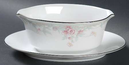 Algonquin Gravy Boat with Attached Underplate