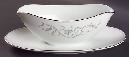 Alicia Gravy Boat with Attached Underplate