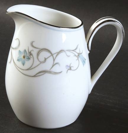 Alicia Mini Creamer