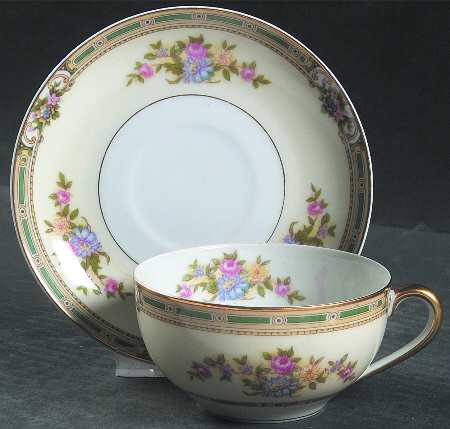Alicia Flat Cup & Saucer Set