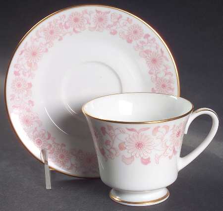 Alicia Footed Cup & Saucer Set