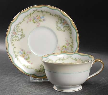 Allaire (No #) Footed Cup & Saucer Set